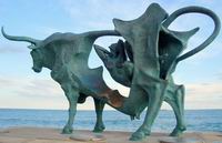 Oscar Estruga (1933, viv.), Allegoria di Pasifae
Vilanova i la Geltr (Catalogna) spiaggia di Ribes Roges