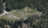 Argo Santuario di Apollo Pizio (o Diradiote da Dirade= giogaia) e di Athena Oxyderkes (dall'acuta vista). Veduta dalla collina di Larissa.