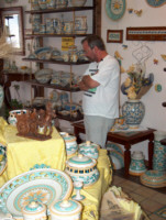 Interno della bottega dell'arte di Paolo Giliberto.
