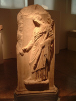 Scultura a tre facce Dyonisos con 2 Nike - 350 a.C.