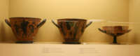 Ceramiche a figure nere - da sinistra due scifi  500 a.C. e grande coppa 550-530 a.C