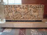 Sarcofago raffigurante Teseo, Arianna e Centauri.jpg (94552 byte)