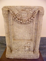 Altare cinerario con epigrafe funeraria - II sec. d.C., inv. 2803 (CIL VI 12059).