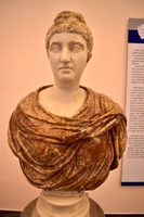 Busto Faustina maggiore  Busto moderno di alabastro - 138-141 d.C., inv. 6080.