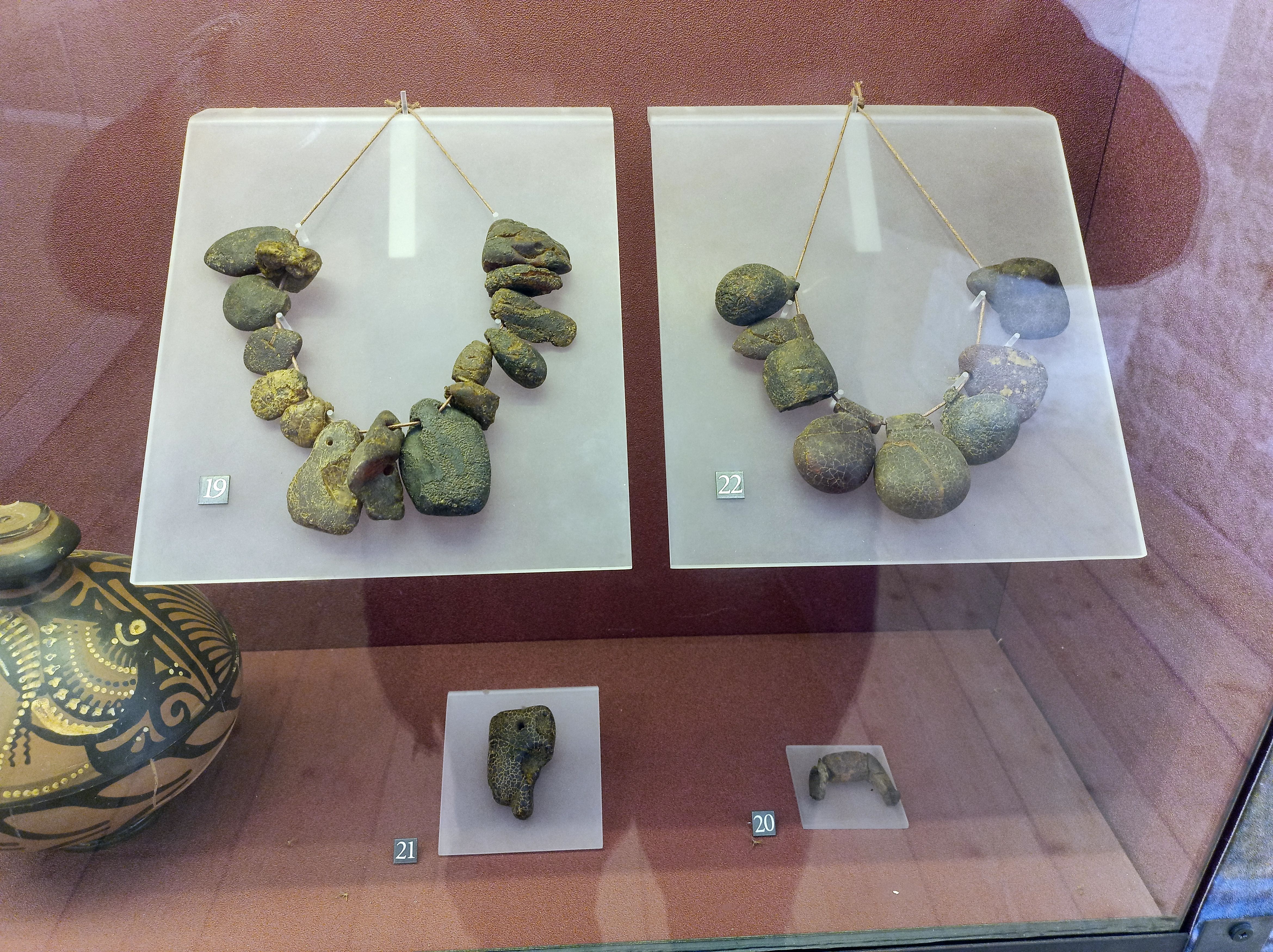 Ornamenti e Pendenti in Ambra