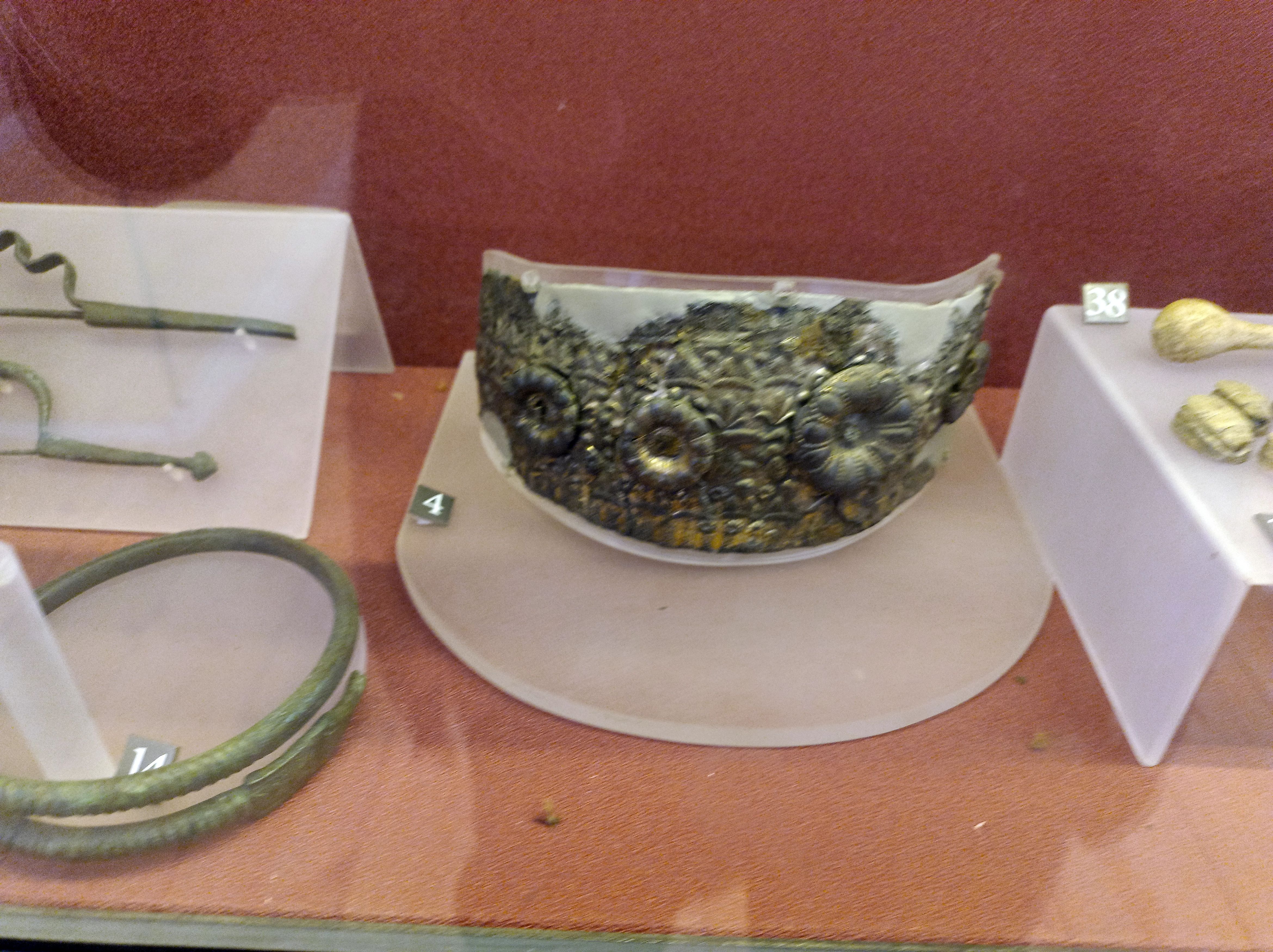 Diadema a Rosette e Torques in Bronzo