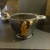 Ceramica Attica a figure rosse: Skyphos, da Ruvo di Puglia: sileno. - Inv. 7701