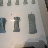 Insieme di asce in bronzo