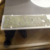 Dettaglio della decorazione a sbalzo